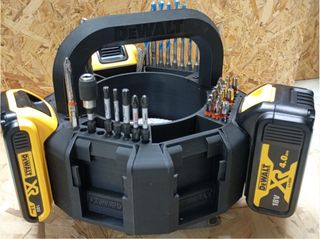 Soporte Porta 8 Baterías DeWALT 18V