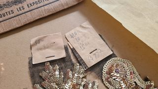 Applicazioni couture in paillettes oro