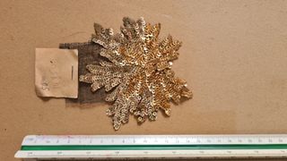 Applicazioni couture in paillettes oro