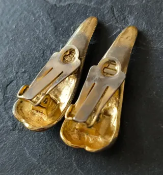 Pendientes clip Balenciaga vintage beige y dorado