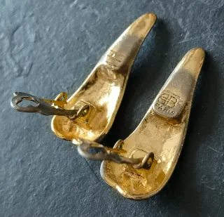 Pendientes clip Balenciaga vintage beige y dorado