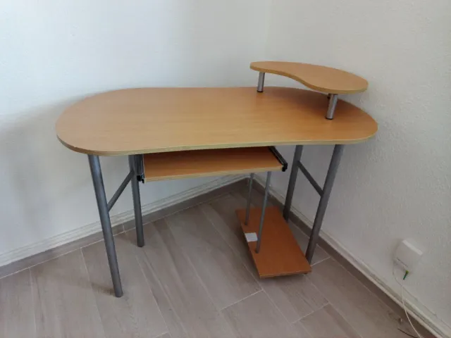 Escritorio madera y metal