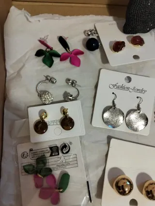 Lotto bigiotteria donna tutta 15€