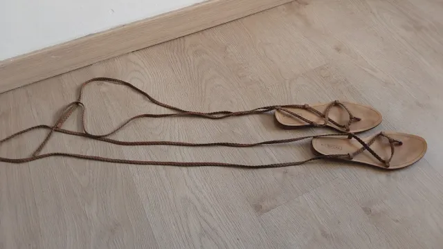 Sandalias romanas trenzadas