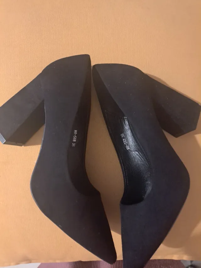 Zapatos de tacón negros ante