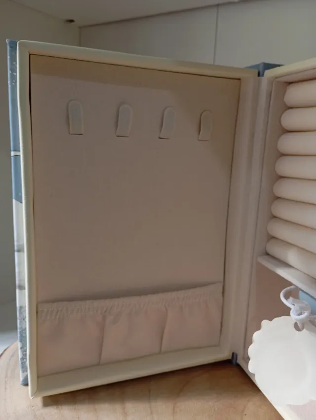 Portagioie a Libro Fiori Bianchi