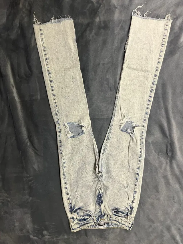 Pantalón vaquero desgastado