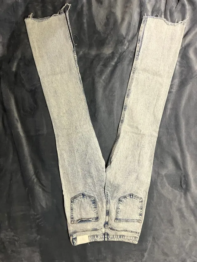 Pantalón vaquero desgastado