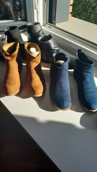Botines azules y marrones