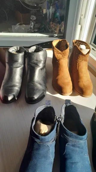 Botines azules y marrones