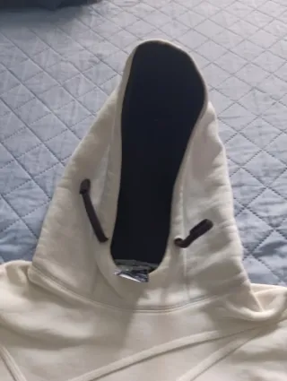 Sudadera con capucha blanca