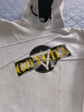 Sudadera con capucha blanca