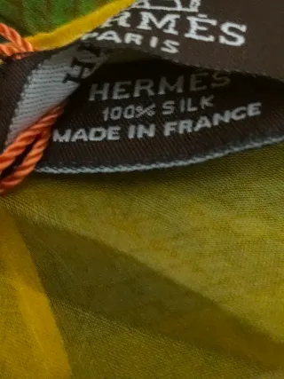 Bellissimo foulard Hermes in pura seta Nuovo