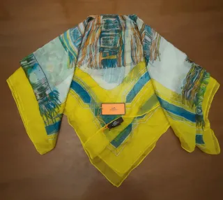Bellissimo foulard Hermes in pura seta Nuovo