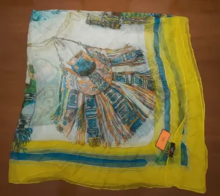 Bellissimo foulard Hermes in pura seta Nuovo