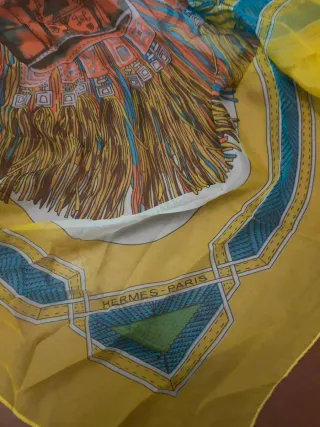 Bellissimo foulard Hermes in pura seta Nuovo