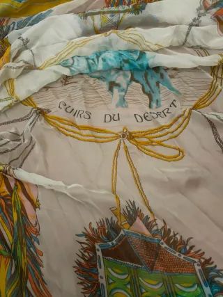 Bellissimo foulard Hermes in pura seta Nuovo