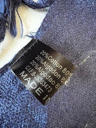 Chal azul con bordado floral