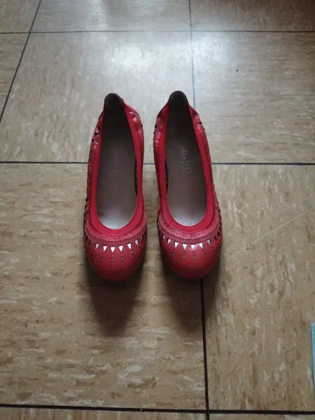 Zapatos de piel rojos talla 36