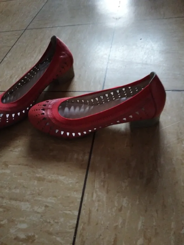 Zapatos de piel rojos talla 36