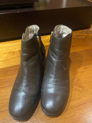 Botines marrones de tacón con cremallera