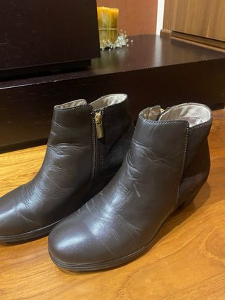 Botines marrones de tacón con cremallera