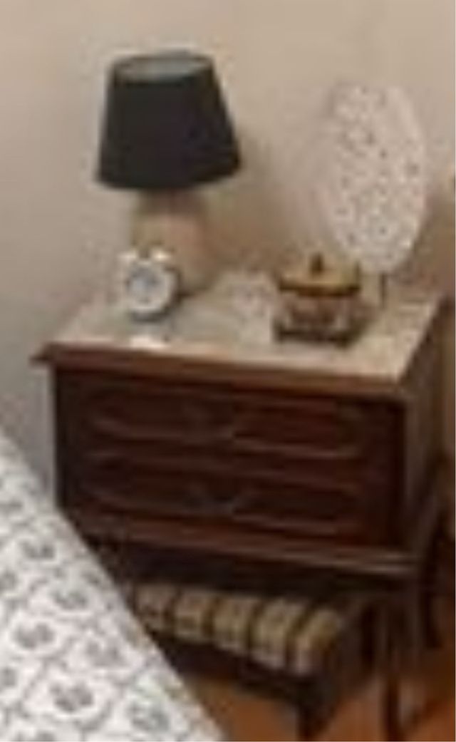 Comodino in legno e marmo