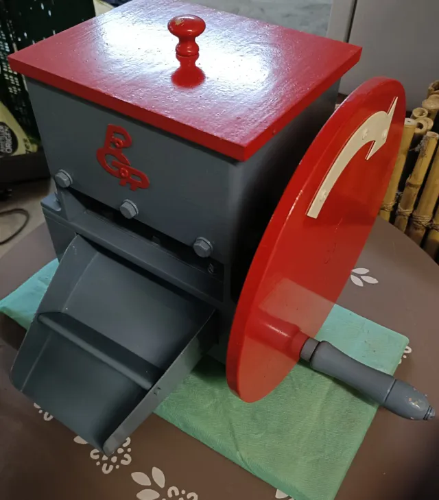 Máquina para cascar almendras y avellanas