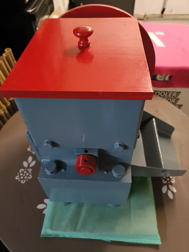 Máquina para cascar almendras y avellanas