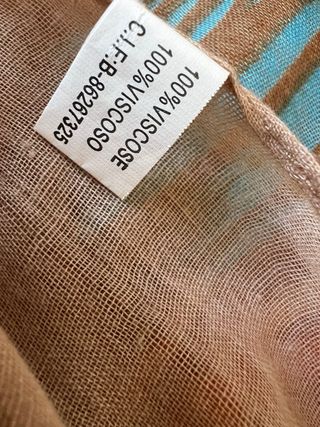 Pañuelo estampado floral beige y naranja