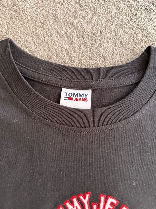 Camiseta Tommy Hilfiger crop XL (talla como XS)