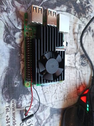 Raspberry Pi 3B con disipador y ventilador.