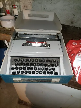 Máquina de escribir antigua