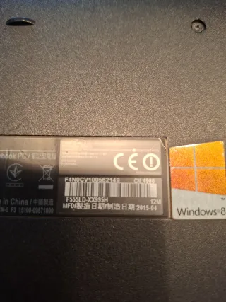 Portátil ASUS blanco y negro