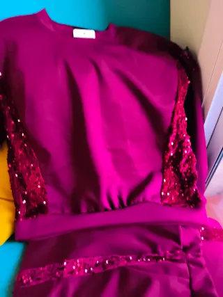 Conjunto chándal morado con lentejuelas