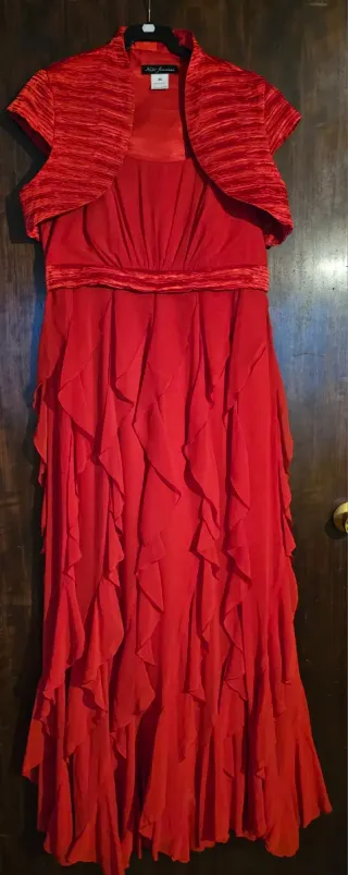 Vestido de fiesta rojo con bolero
