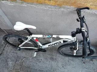 Bicicleta de montaña blanca