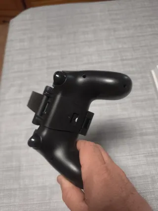 Mando KSIX con soporte para móvil