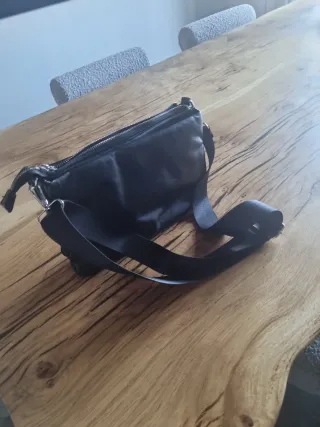 Bolso negro de piel