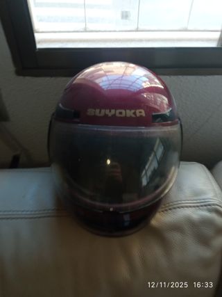 Casco de moto integral color burdeos