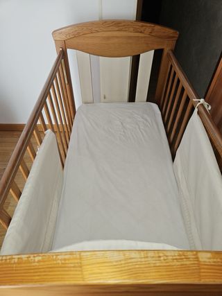 Cuna de madera