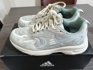 Zapatillas Zara grises y verdes