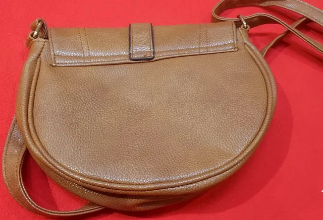 Bolso marrón de mano