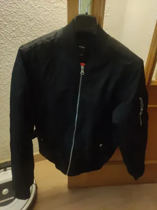 Chaqueta bomber Pull&Bear negra