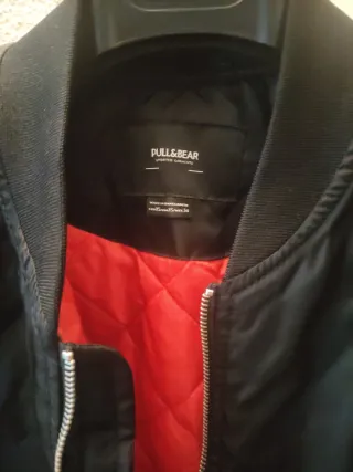 Chaqueta bomber Pull&Bear negra