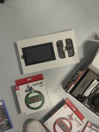 Nintendo Switch + Giochi e Accessori