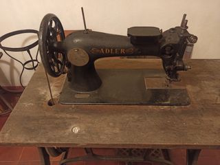 Macchina da cucire Adler 4-2 vintage
