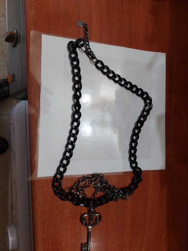 Colgante de llave con cadena