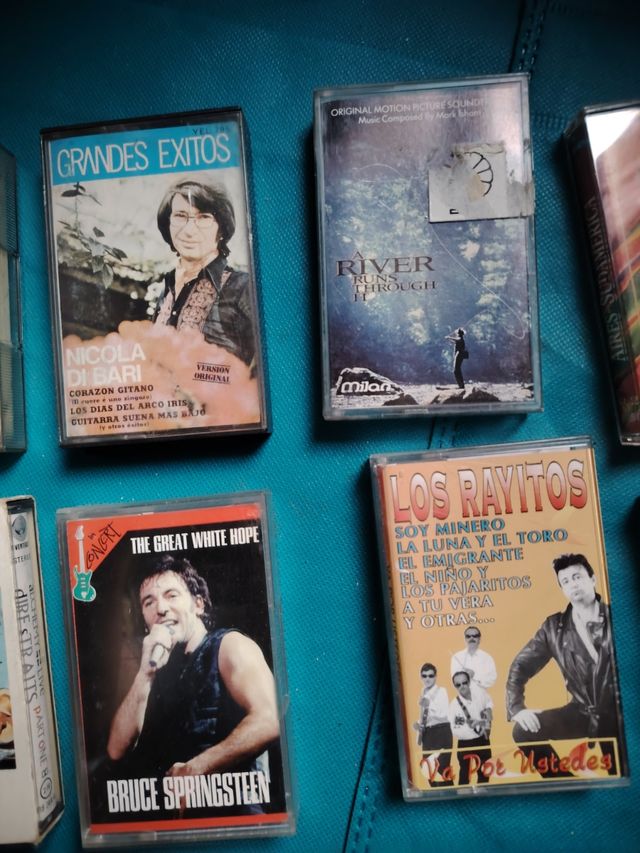 Lote de 9 Casetes: Varios Géneros