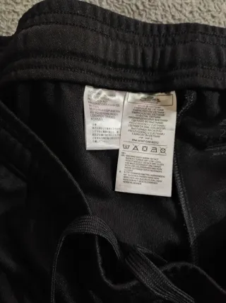 Pantalones deportivos Adidas negros y blancos